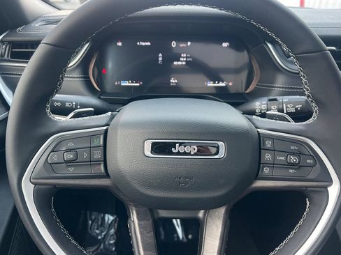 New 2025 Jeep Grand Cherokee Limited w/ Luxury Tech Group II AWD/4WD image 21