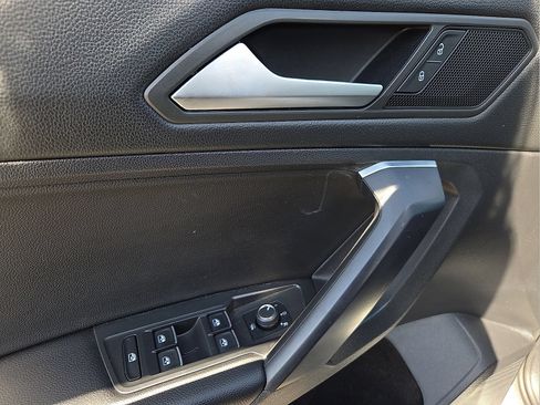 Used 2021 Volkswagen Tiguan SE w/ Panoramic Sunroof Package FWD image 14