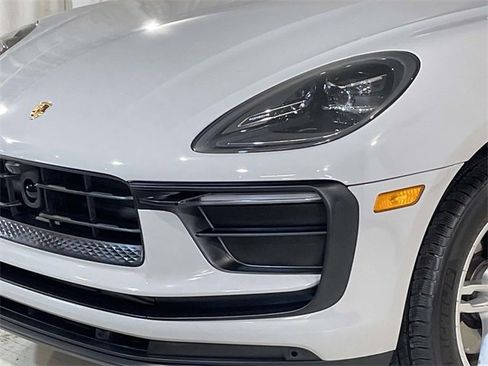 Used 2025 Porsche Macan image 4