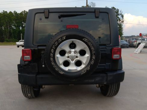 Used 2015 Jeep Wrangler Unlimited Sport w/ Connectivity Group AWD/4WD image 13
