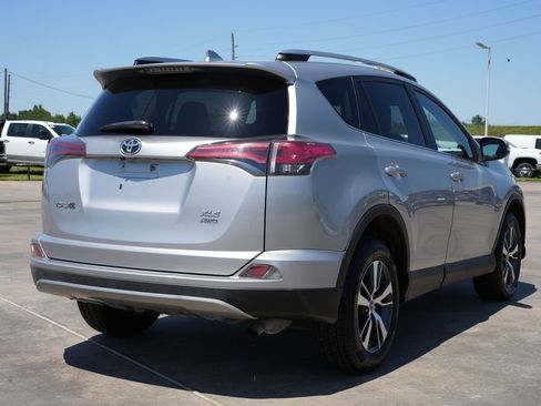 Used 2017 Toyota RAV4 XLE AWD/4WD image 3