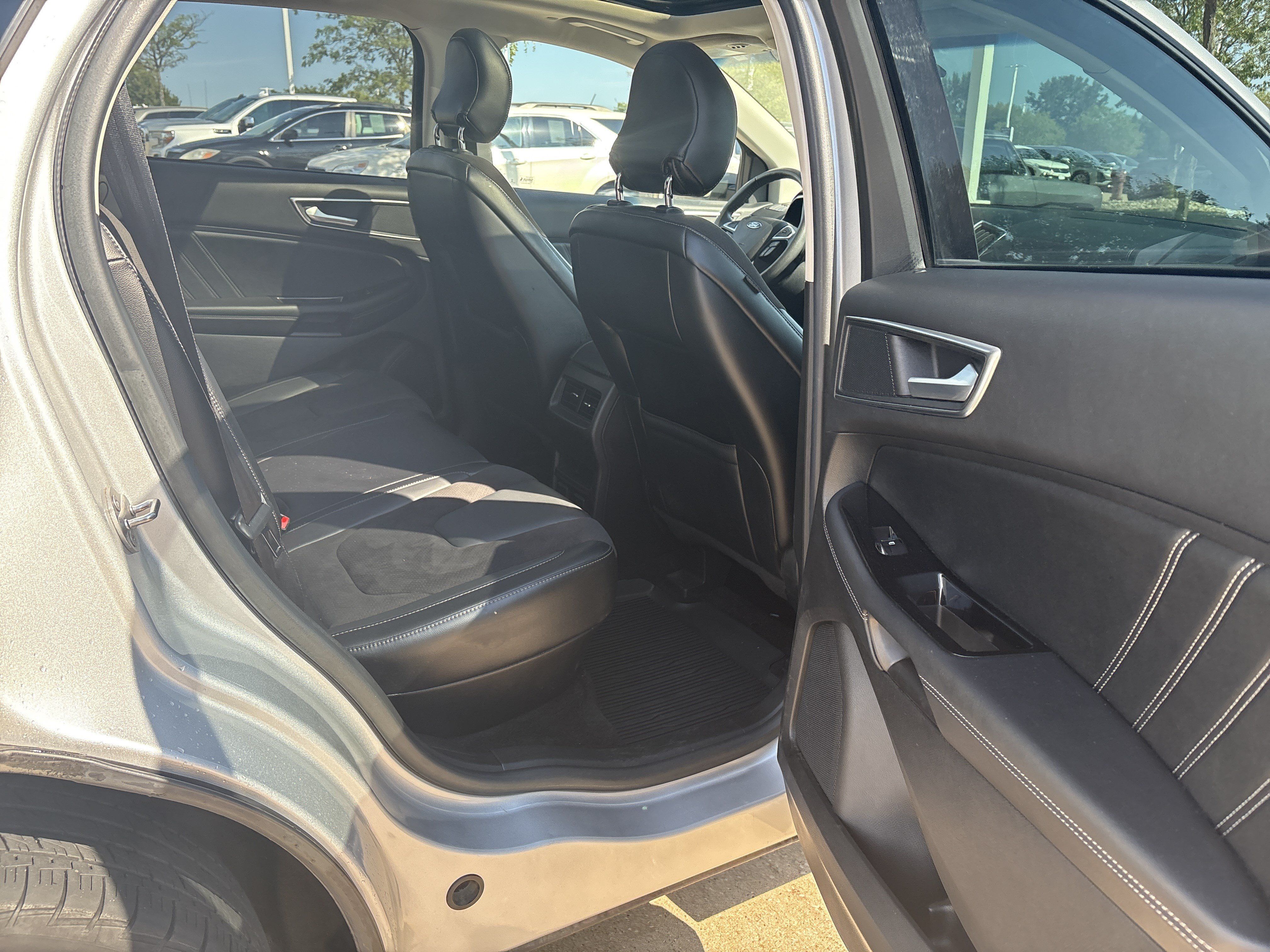 Used 2017 Ford Edge Sport w/ Technology Package AWD/4WD image 13