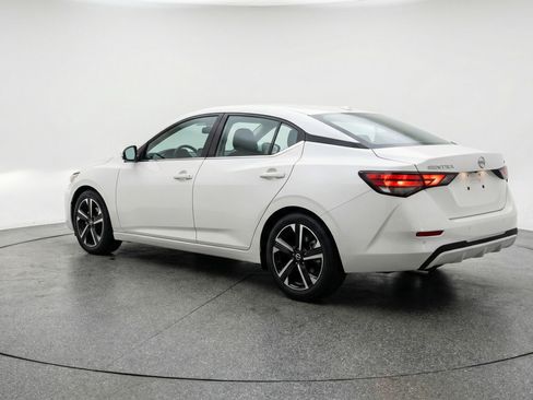 Used 2025 Nissan Sentra SV image 6