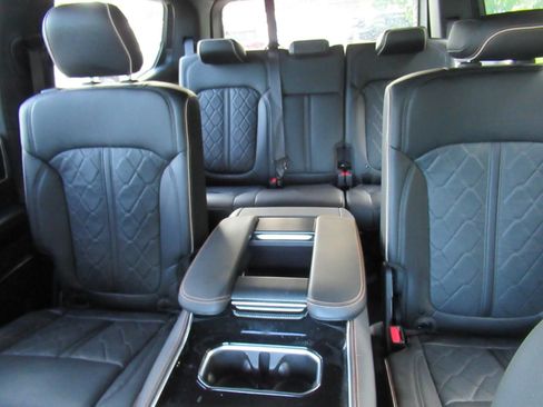 Used 2025 Jeep Grand Wagoneer Series III w/ Rear Seat Video Group 1 AWD/4WD image 23