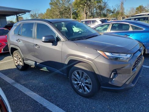 Used 2023 Toyota RAV4 XLE Premium image 3