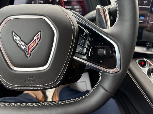Used 2025 Chevrolet Corvette Stingray Premium Conv w/ Z51 Performance Package RWD image 27