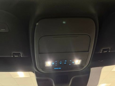 Used 2025 Ford Expedition King Ranch image 21