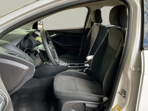 Used 2018 Ford Focus SE w/ SE Appearance Package FWD image 20