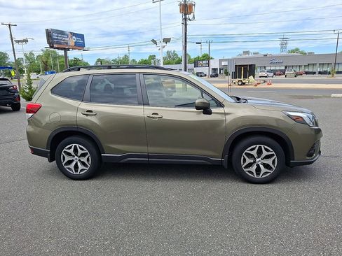 Used 2023 Subaru Forester Premium AWD/4WD image 10