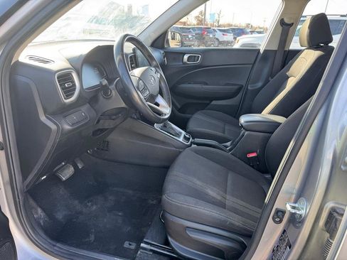 Used 2023 Hyundai Venue SEL image 9