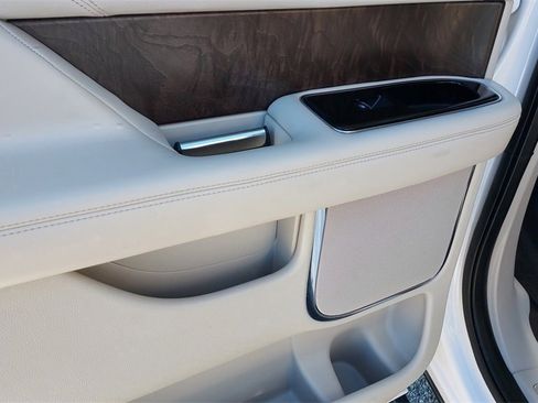 Used 2019 Lincoln Navigator Select image 21