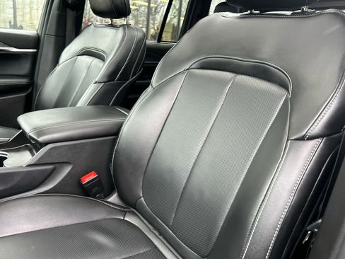 Used 2024 Jeep Grand Cherokee Limited w/ Luxury Tech Group II image 18