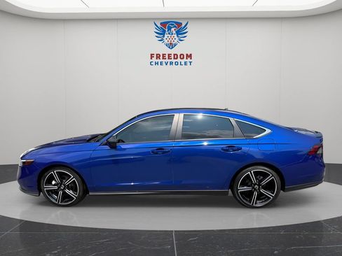 Used 2025 Honda Accord Sport image 3