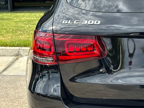 Used 2022 Mercedes-Benz GLC 300 w/ Multimedia Package Lite image 11