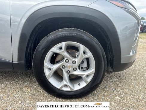 Used 2025 Chevrolet Trax LS w/ LS Convenience Package FWD image 37