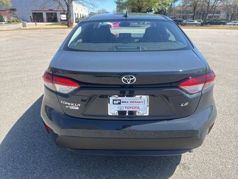Used 2025 Toyota Corolla LE image 4