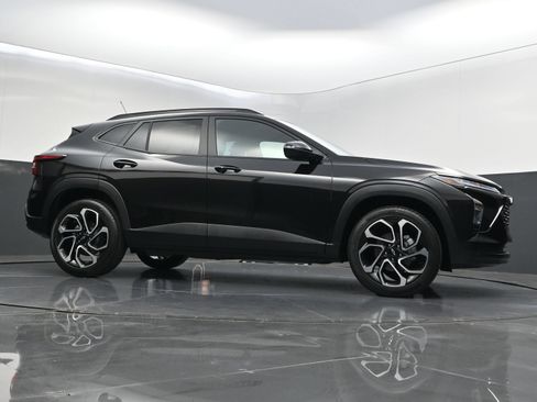 Certified 2026 Chevrolet Trax RS w/ Driver Confidence Package FWD image 43