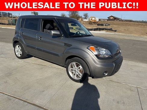 Used 2011 Kia Soul + image 1