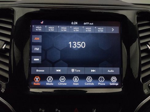 Used 2021 Jeep Cherokee Limited image 25