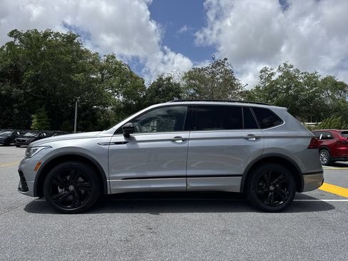 Used 2023 Volkswagen Tiguan SE R-Line image 27