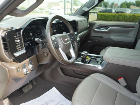Used 2024 GMC Sierra 1500 SLT AWD/4WD image 10