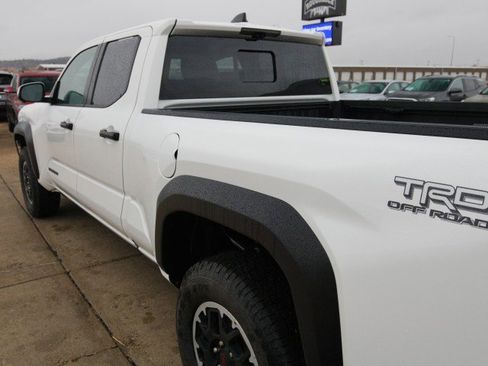 Used 2025 Toyota Tacoma TRD Off-Road image 9