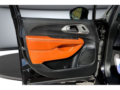 Used 2024 Chrysler Pacifica Pinnacle image 20