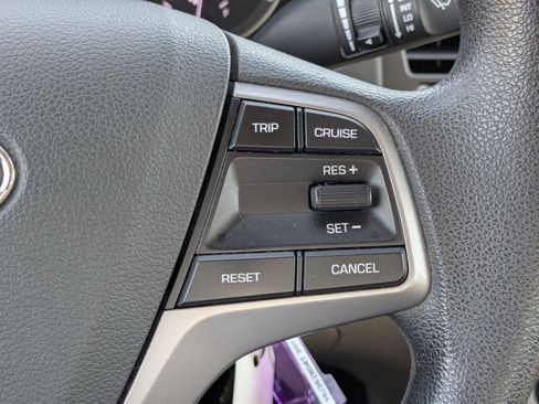 Used 2017 Hyundai Elantra SE FWD image 20