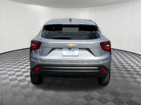 Used 2024 Chevrolet Trax LS w/ Driver Confidence Package FWD image 5