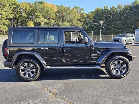 Used 2018 Jeep Wrangler Unlimited Sahara image 2