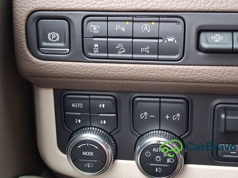 Used 2024 GMC Yukon Denali w/ Denali Reserve Package AWD/4WD image 25