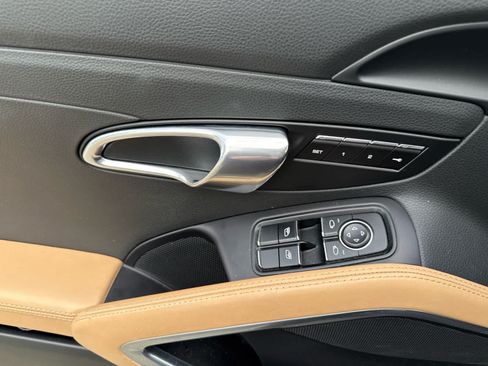 Used 2018 Porsche 718 Cayman RWD image 8