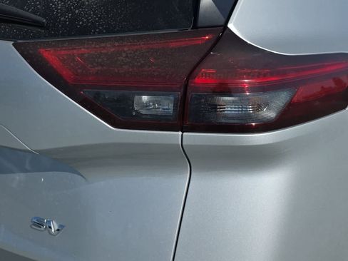 Used 2023 Nissan Rogue SV FWD image 13
