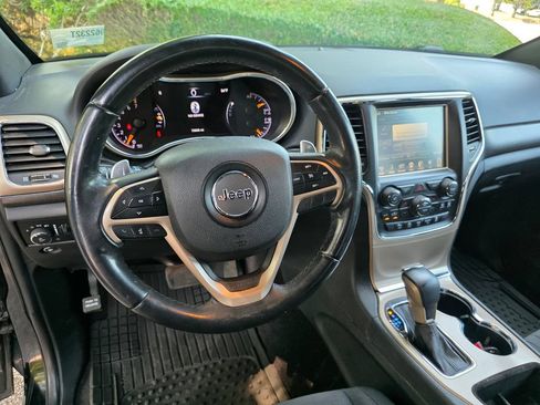 Used 2017 Jeep Grand Cherokee Laredo w/ Quick Order Package 23E AWD/4WD image 15