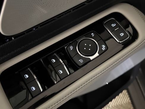 Used 2025 Lincoln Aviator Reserve w/ Equipment Group 201A AWD/4WD image 12