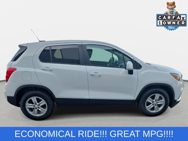 Used 2022 Chevrolet Trax LS w/ Tint and Cruise Package FWD image 4