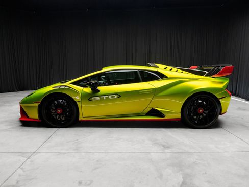Used 2021 Lamborghini Huracan STO RWD image 15