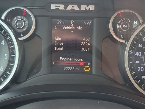 Used 2019 RAM 1500 Classic SLT w/ Luxury Group image 23