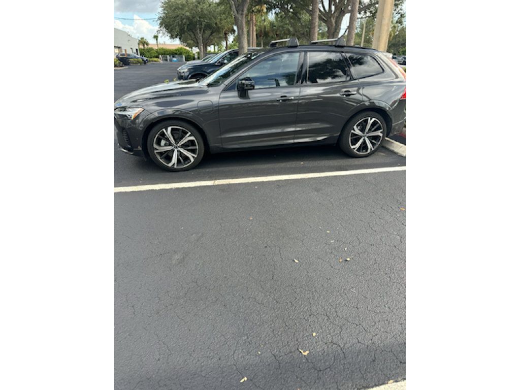 Certified 2024 Volvo XC60 T8 Ultimate w/ Protection Package Premier AWD/4WD image 5