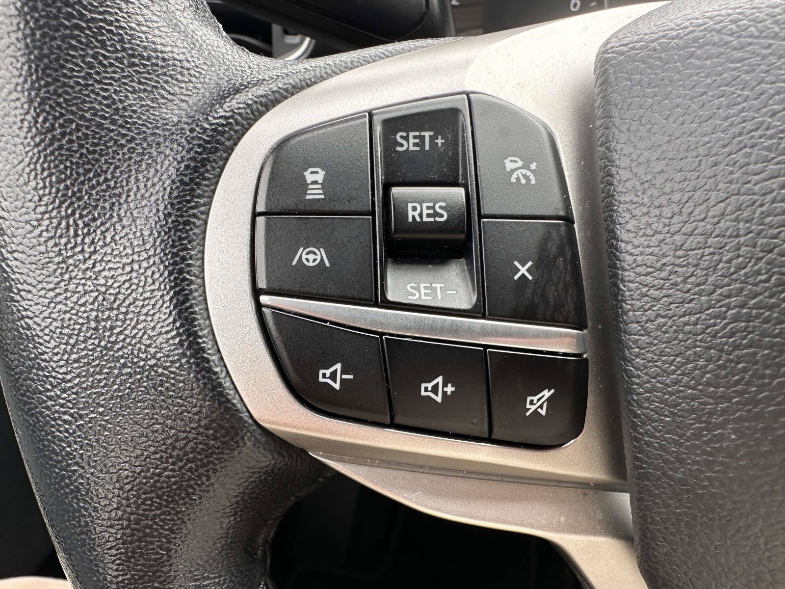 Used 2022 Ford Explorer XLT w/ Equipment Group 202A AWD/4WD image 19