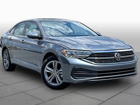 Used 2024 Volkswagen Jetta SE FWD image 3