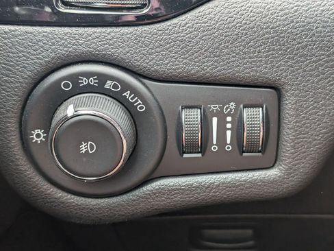 Used 2020 Jeep Cherokee Latitude Plus image 8