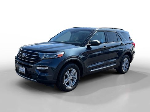 Used 2022 Ford Explorer XLT w/ Equipment Group 202A AWD/4WD image 1