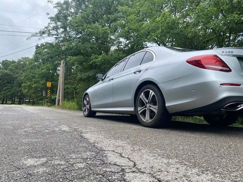 Used 2017 Mercedes-Benz E 300 4MATIC image 6