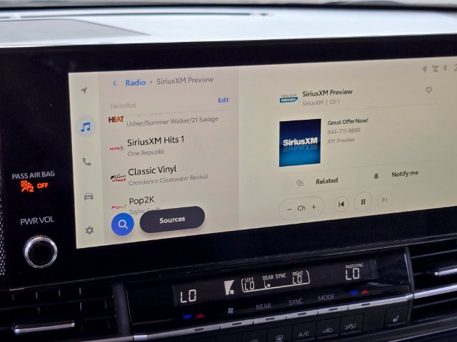 Used 2025 Toyota Sienna XLE FWD image 29