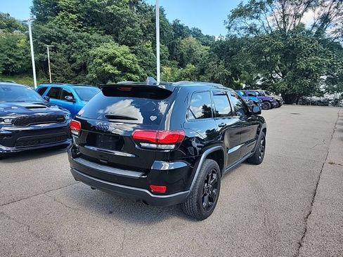 Used 2019 Jeep Grand Cherokee Laredo AWD/4WD image 8