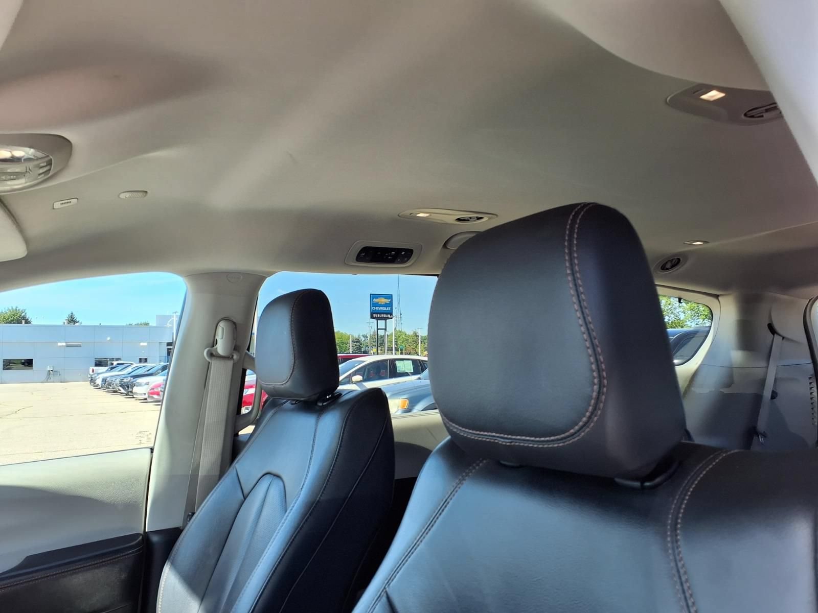 Used 2018 Chrysler Pacifica Touring-L w/ Advanced Safetytec Group FWD image 16