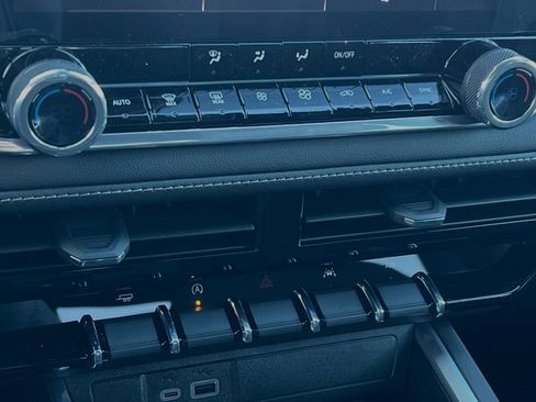 New 2024 Chevrolet Colorado LT w/ LT Convenience Package image 16