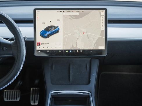 Used 2021 Tesla Model Y Long Range image 27