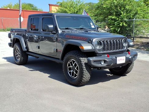 Used 2025 Jeep Gladiator Rubicon w/ Safety Group AWD/4WD image 4